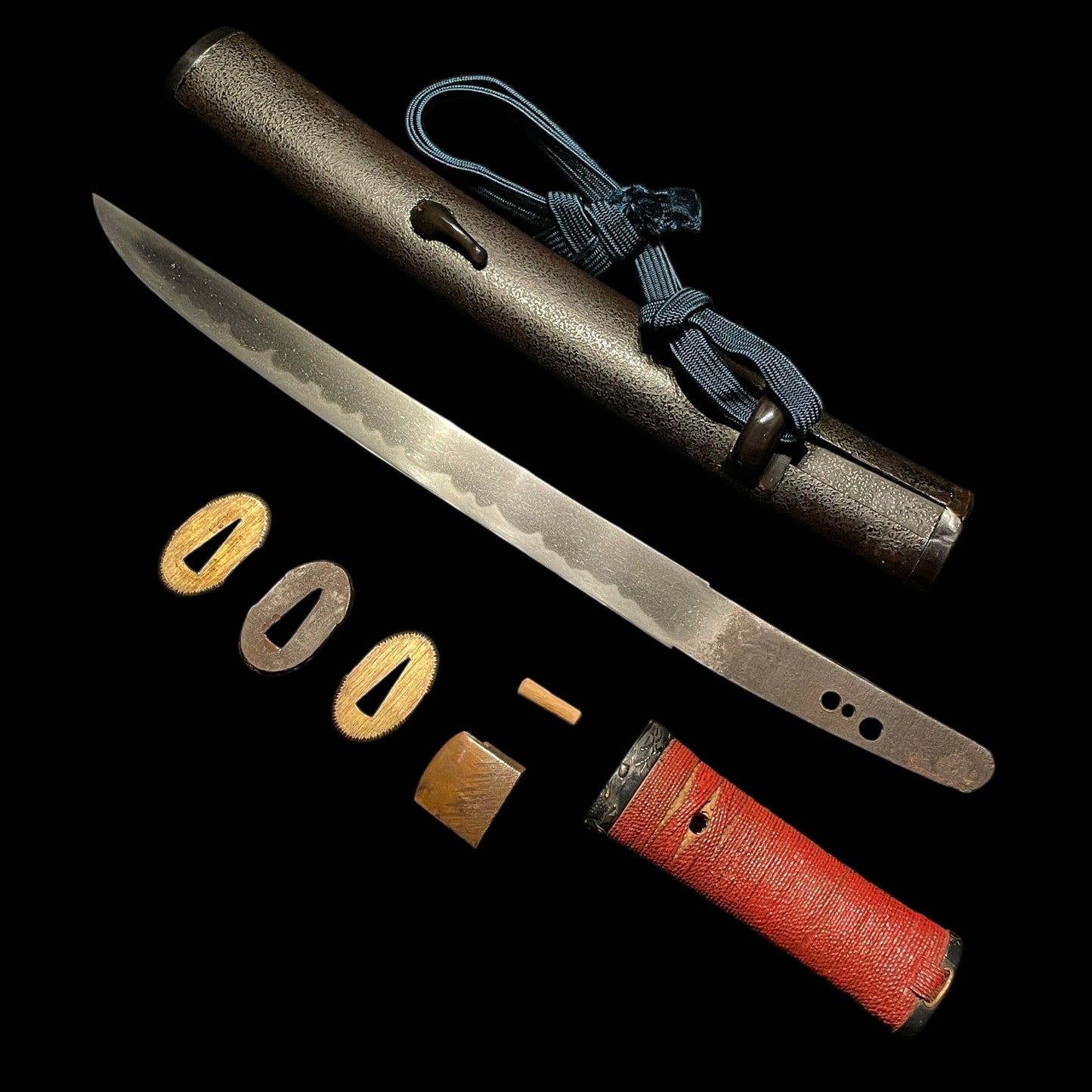 Hirazukuri Red TANTO, Yodomeisho 淀名所 Fuchikashira, with Shirasaya