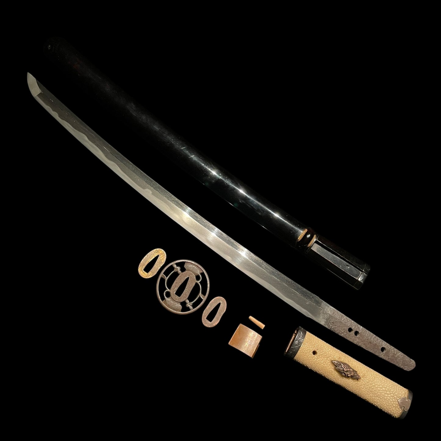 竹虎 Bbamboo and Tiger Fuchikashira, Edo period WAKIZASHI, signed TSUBA