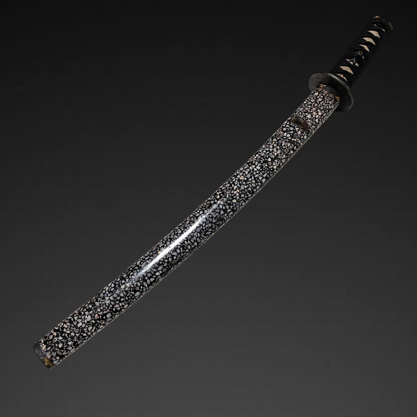 Radensaya 螺鈿鞘 Wide Hirazukuri Wakizashi, Izuminokami Kanesada signed, Plum Fittings