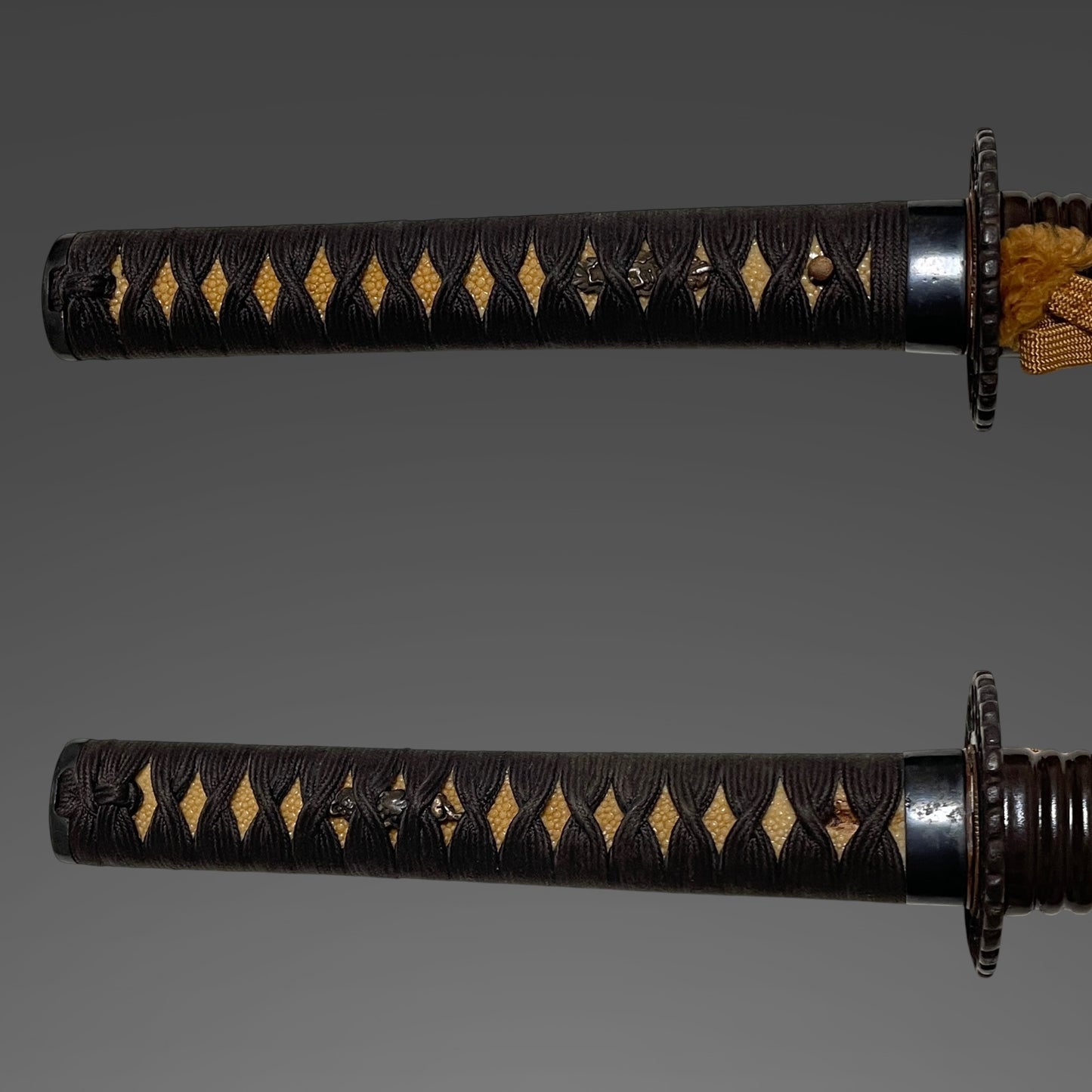 Sendankizami-Saya 千段刻鞘 KATANA, Karisukashi-Tsuba 雁透鍔, Wide blade, Edo period mumei