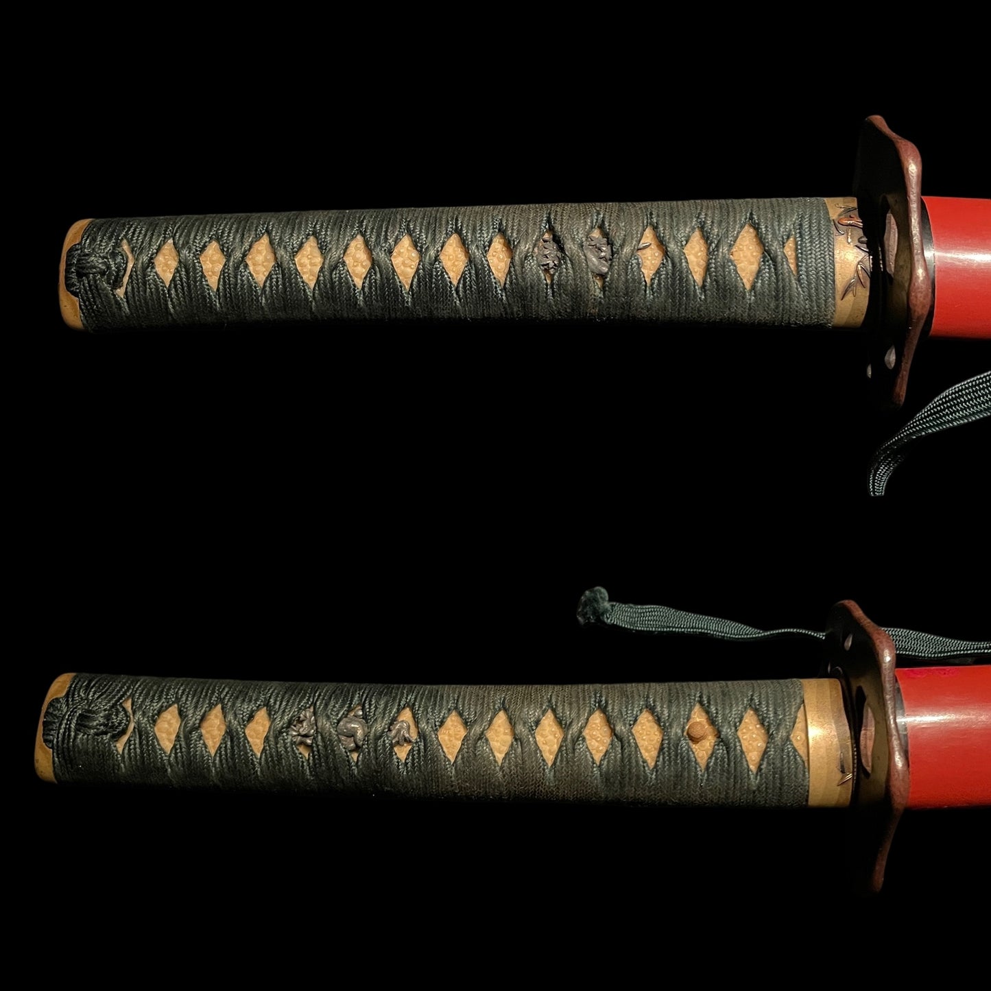 Red KATANA, Noshusekiju Ichimonji 濃州関住一文字 signed, Brass Fuchikashira