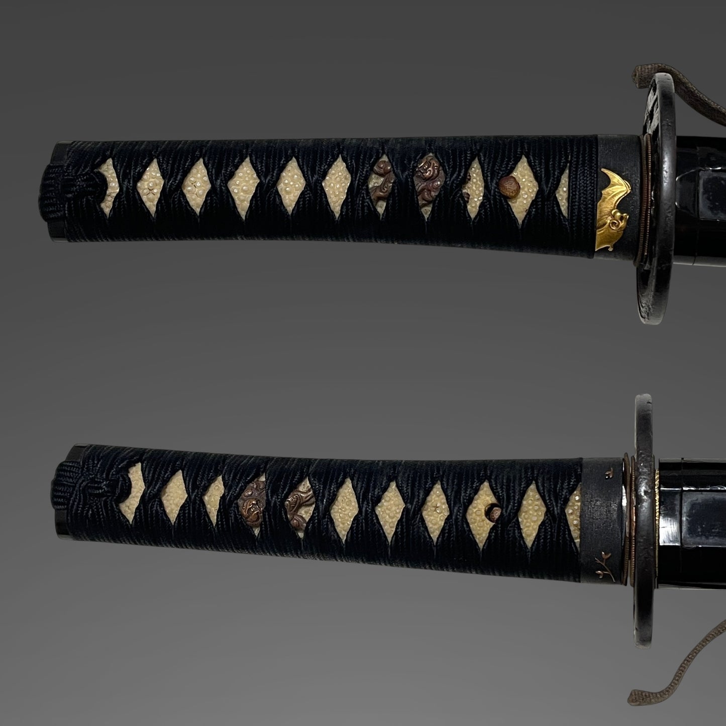 Bat Fuchi Long Wakizashi, Fuemakisaya 笛巻鞘,  Heianjo Masanobu 平安城正信 signed, Edo period