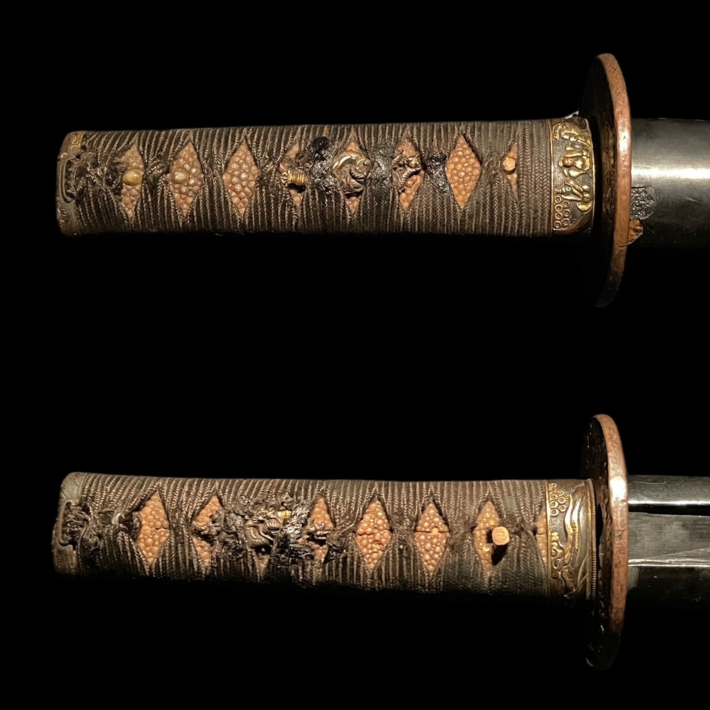 Long Suguha Wakizashi,Tojinbutsu 唐人物 Fuchikashira, Edo period mumei