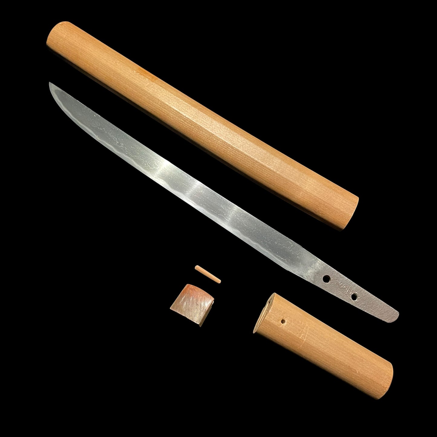 Fuyuhiro 冬廣 signed Hirazukuri TANTO in Shirasaya, Muromachi period