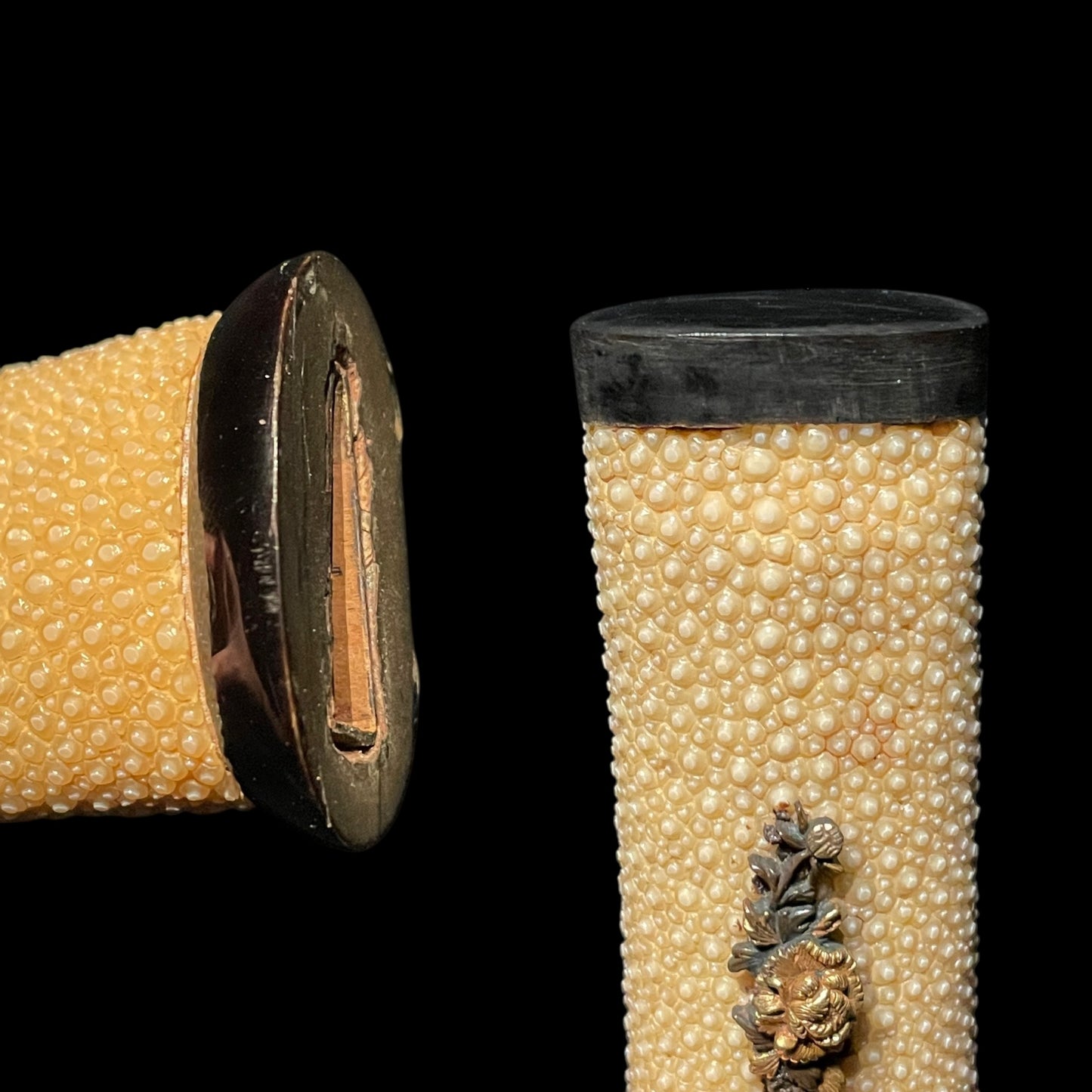 Heavy Aikuchi TANTO,  Sekishuju Kiyoshige 石州住清重 signed, with Kozuka, Edo period