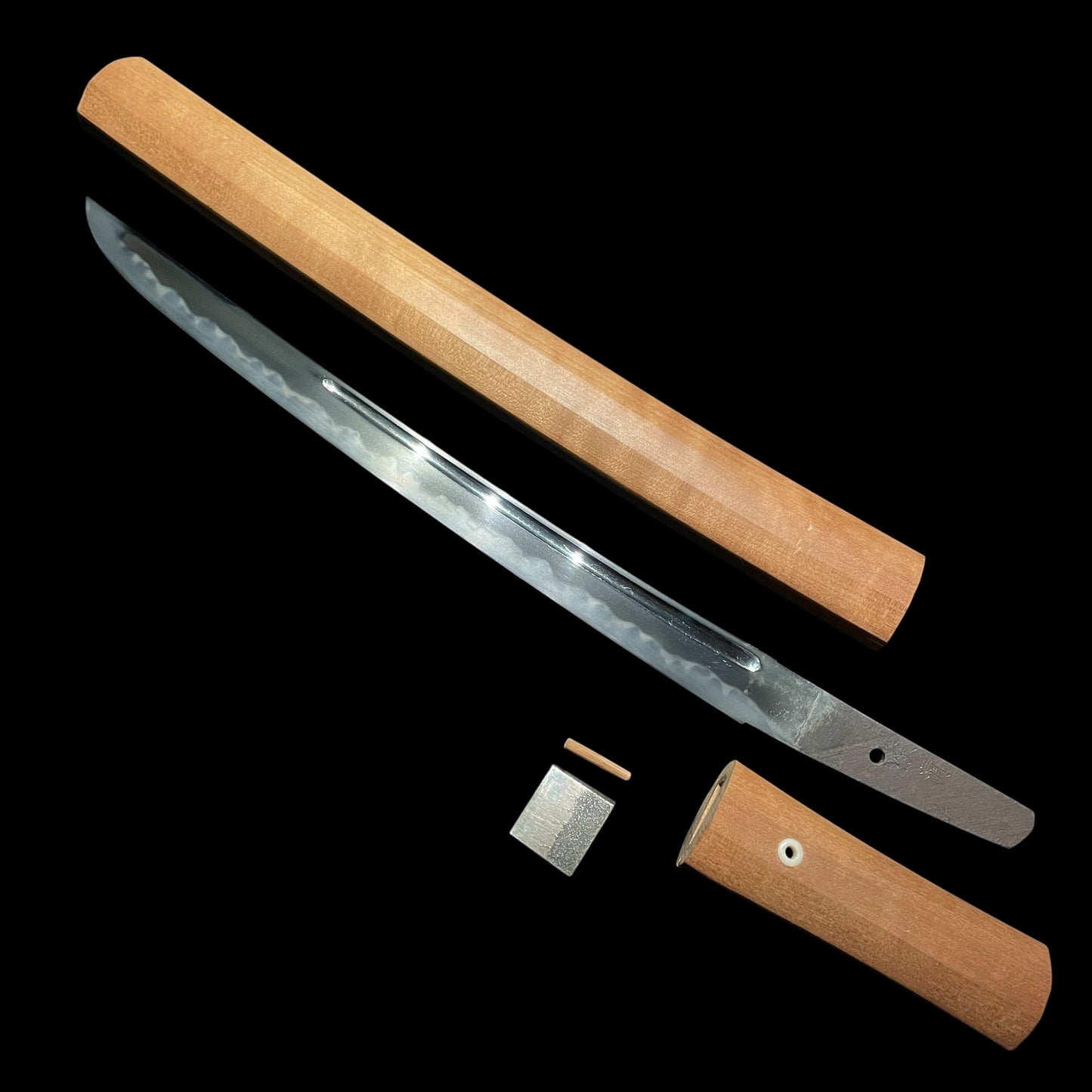 Munekiyo 宗清 signed Sunnobi-Tanto 寸延短刀, Late Edo period, NBTHK Certificate