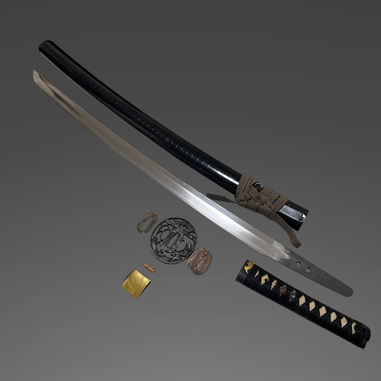 Bat Fuchi Long Wakizashi, Fuemakisaya 笛巻鞘,  Heianjo Masanobu 平安城正信 signed, Edo period