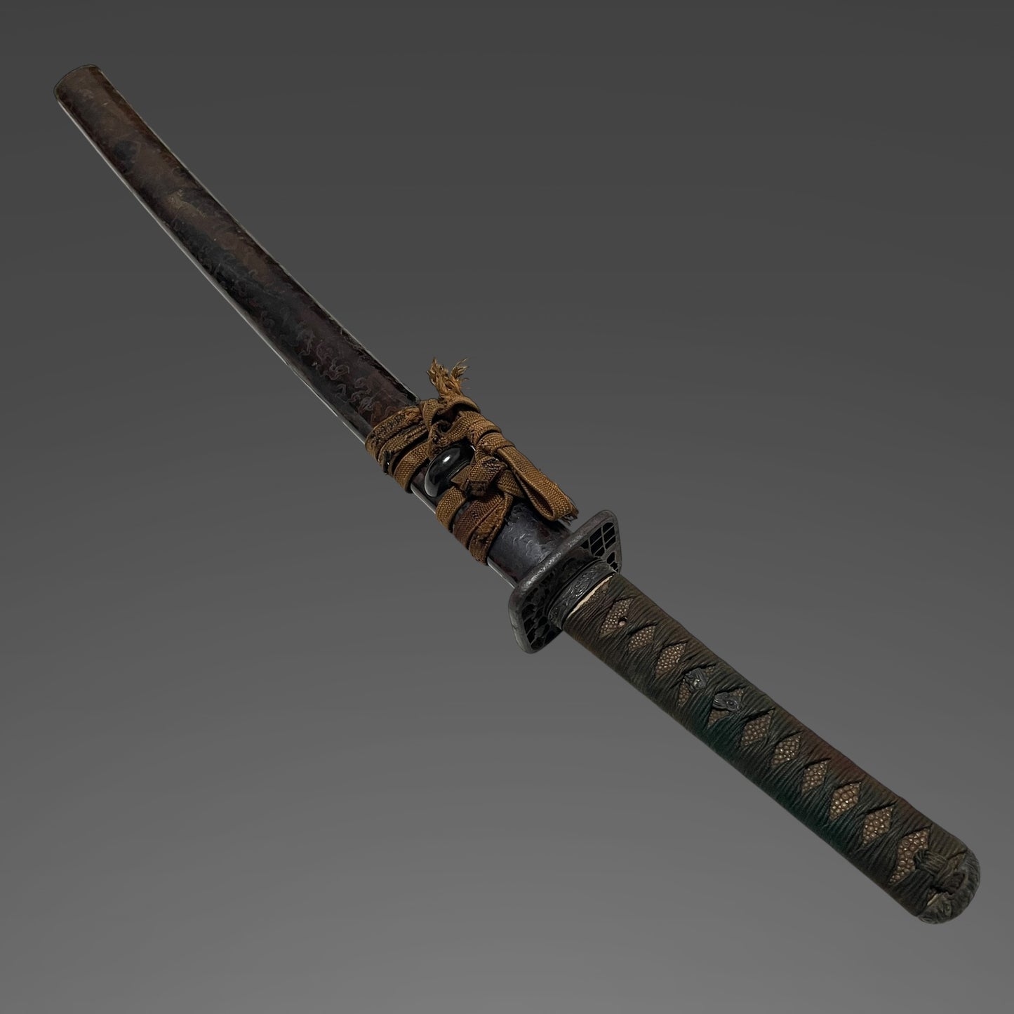Mutsunokami Kaneyasu 陸奥守包保 (Hidarimutsu 左陸奥) signed Long Wakizashi, Early Edo period