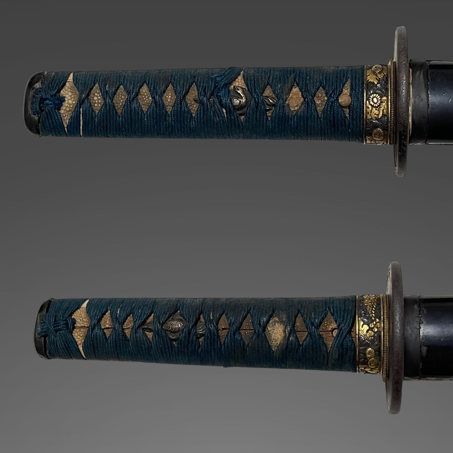 KOGARASUMARU-ZUKURI 小烏丸造 Long Wakizashi, Kanemoto 兼元 signed, Muromachi period