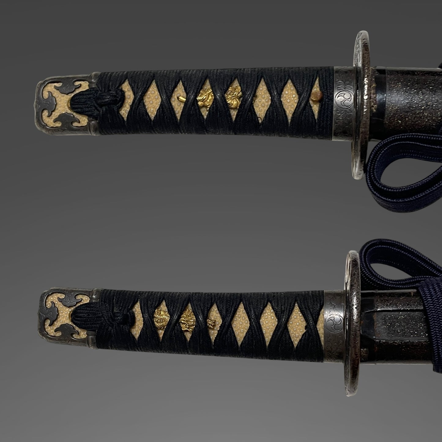 Ichiryu Tomoyoshi 一柳友善 signed Fuchi, Handachi-Koshirae 半太刀拵 Wakizashi, Edo period mumei