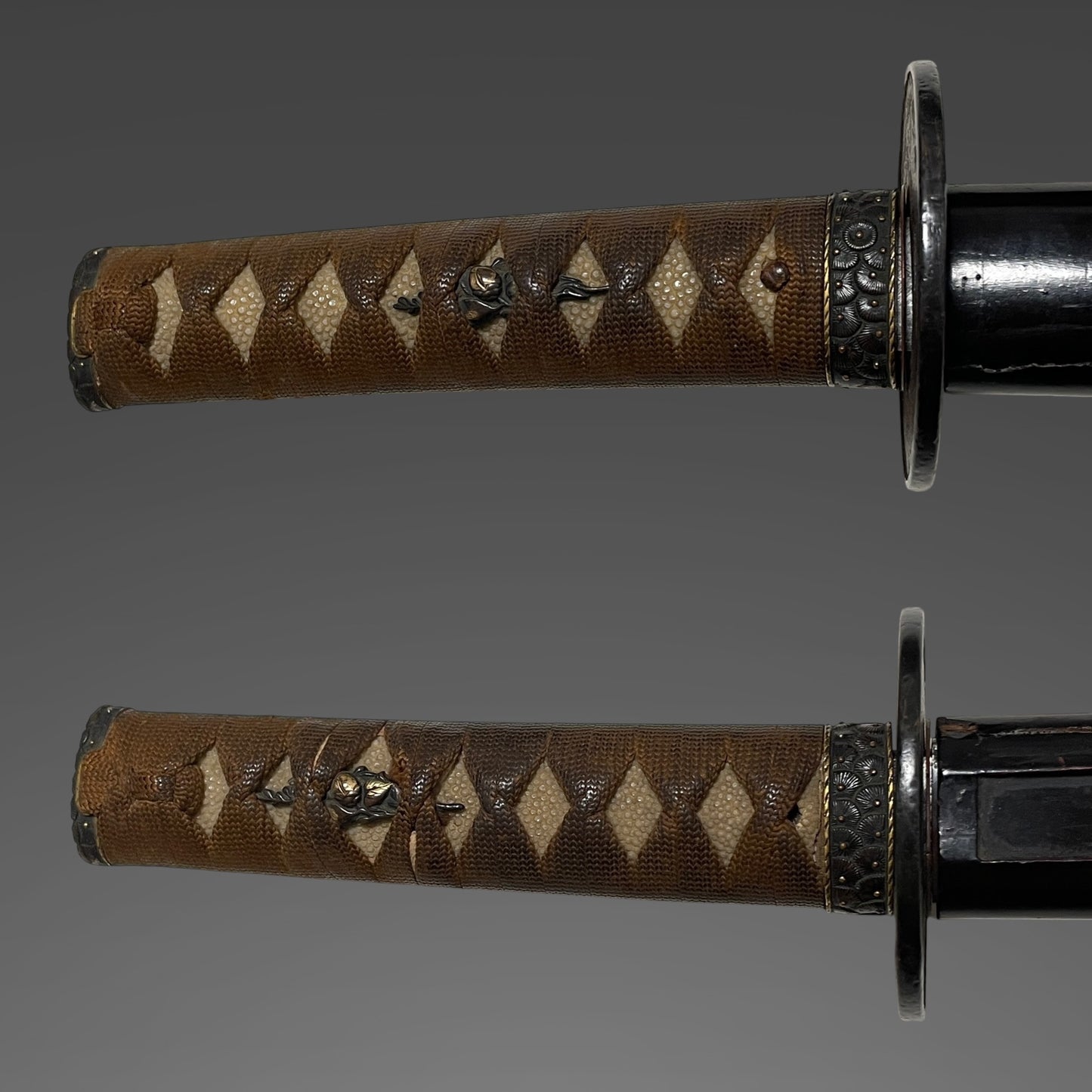 Tanbanokami Fujiwara Terukado 丹波守藤原照門 signed Wakizashi, Pine needles Fuchikashira