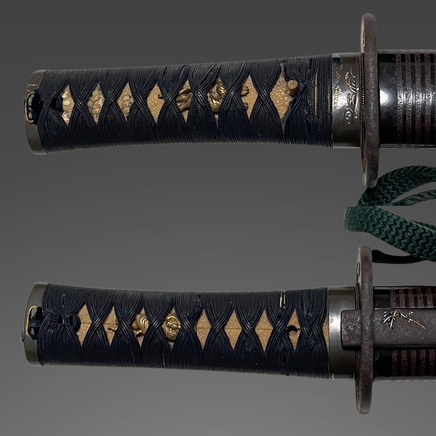 Tiger Menuki Wakizashi with Kozuka, Moon and Geese Fittings, Edo period mumei