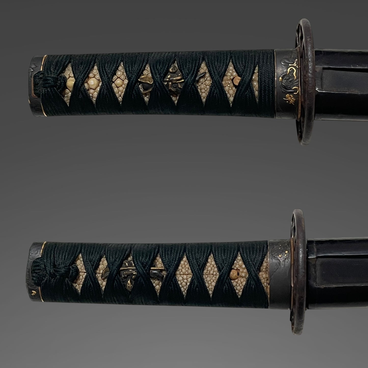 Stunning Hamon Black Wakizashi, Kobayashi Hiroshige 小林廣重 signed Fuchi, Edo period mumei