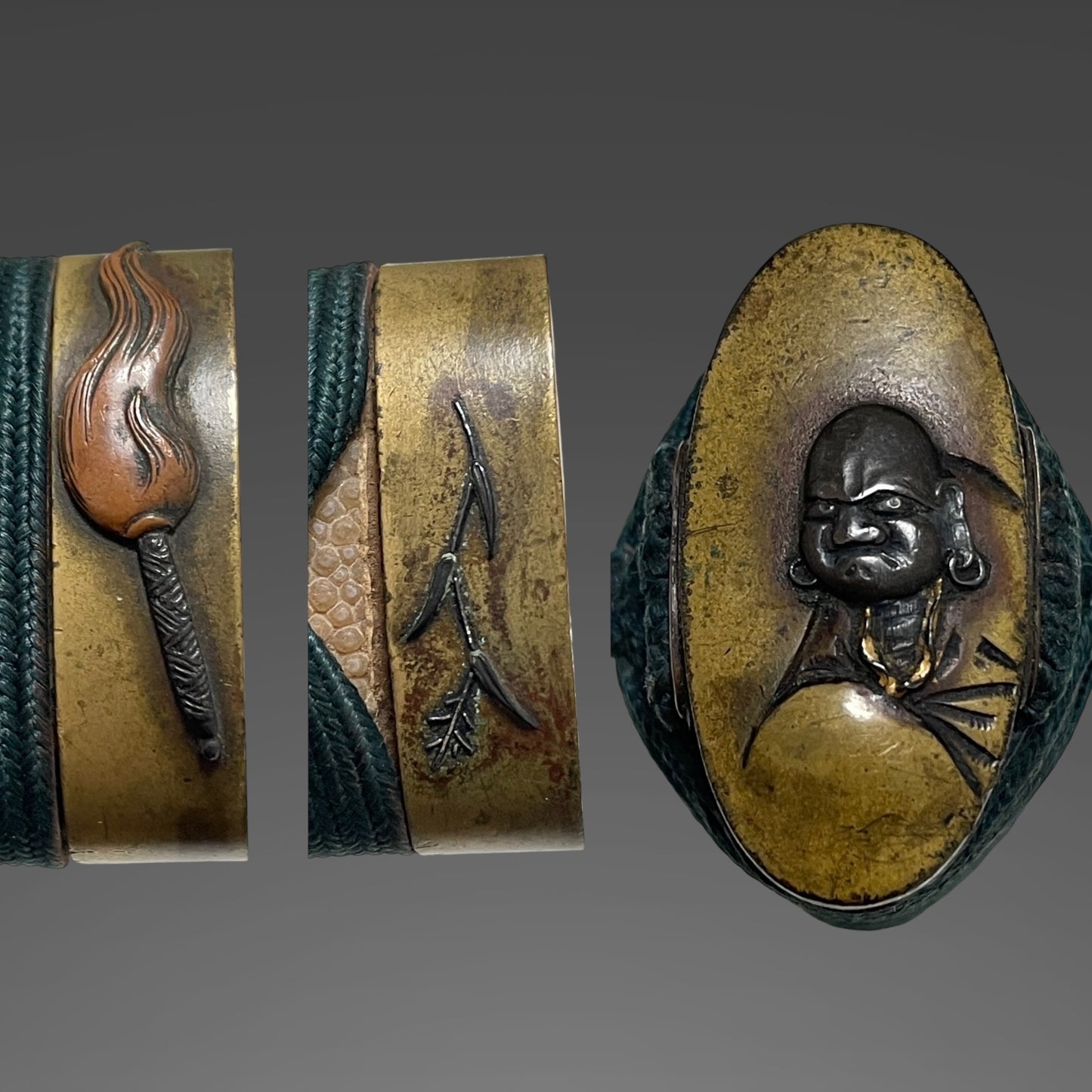 Bushuju Yasuyoshi 武州住安儀 signed KATANA, Mitsutomo 光朝 signed Daruma 達磨 Fuchikashira, Edo period