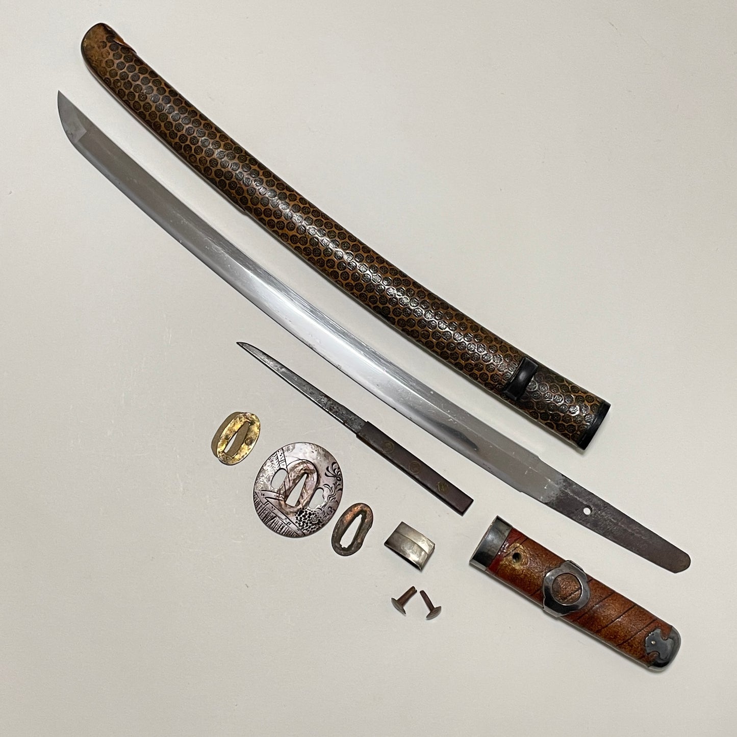 Kawari-Koshirae 変わり拵 Wakizashi, Silver and Copper Fittings, with Kozuka
