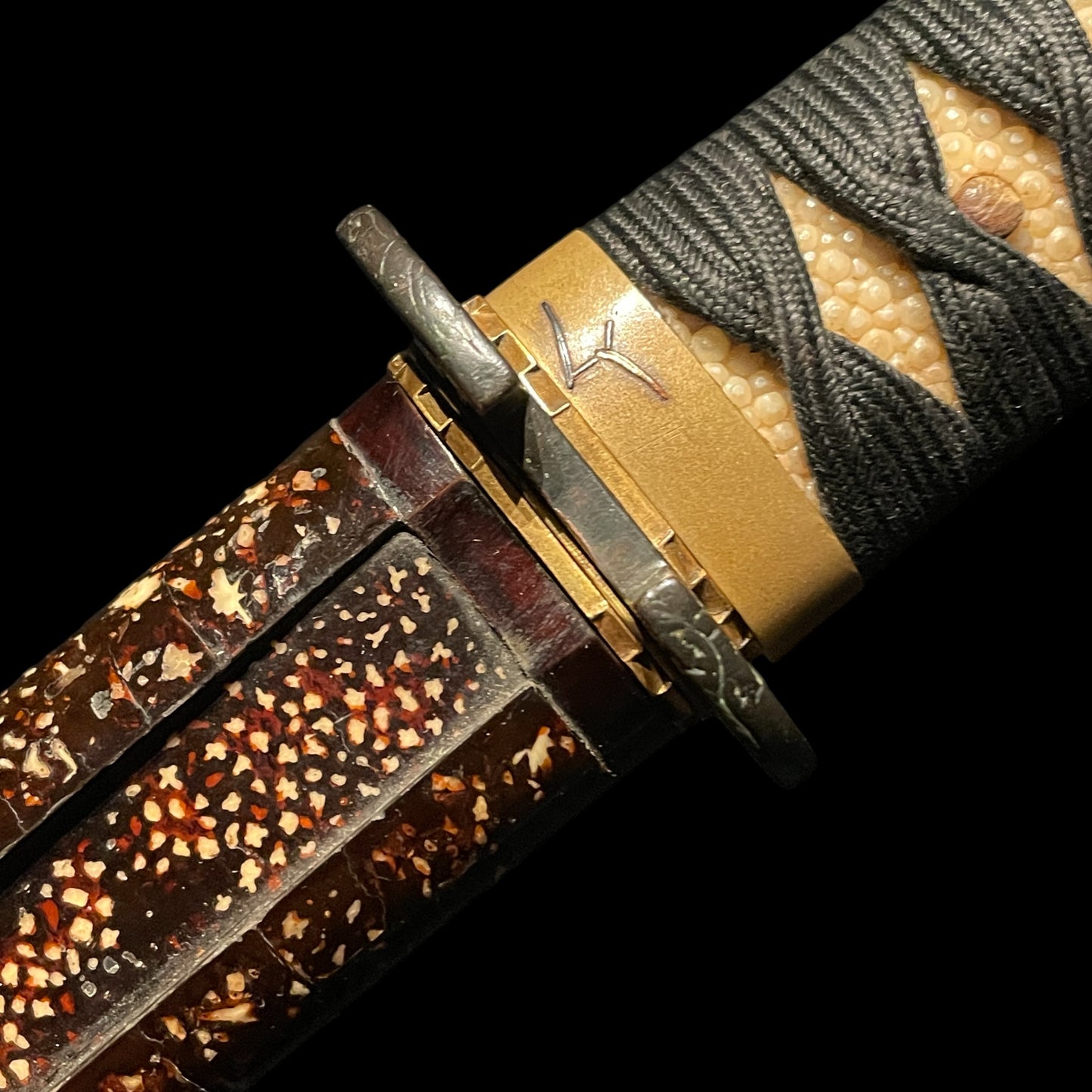 Kunisuke 國助 signed TANTO, Brass Fuchikashira and Kozuka, Muromachi period