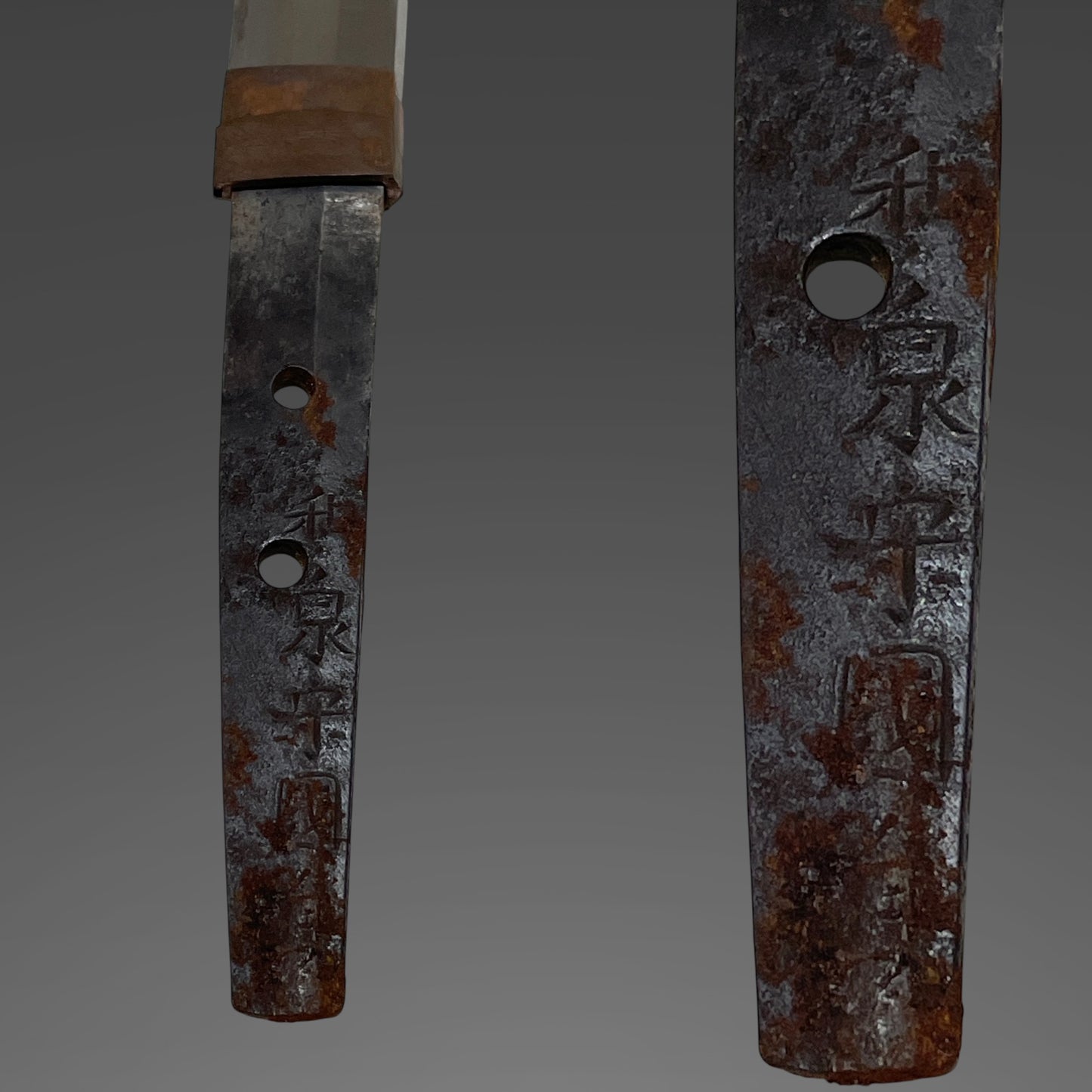 Izuminokami Kunisada 和泉守國貞 signed Wakizashi, with Kozuka, Edo period