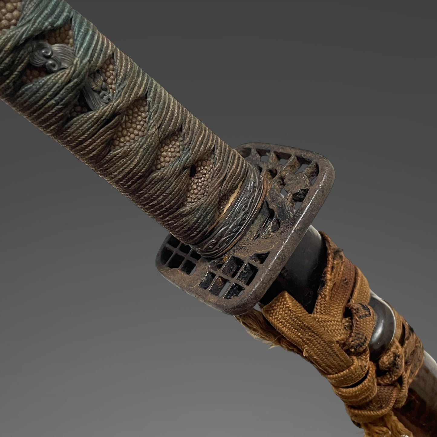Mutsunokami Kaneyasu 陸奥守包保 (Hidarimutsu 左陸奥) signed Long Wakizashi, Early Edo period