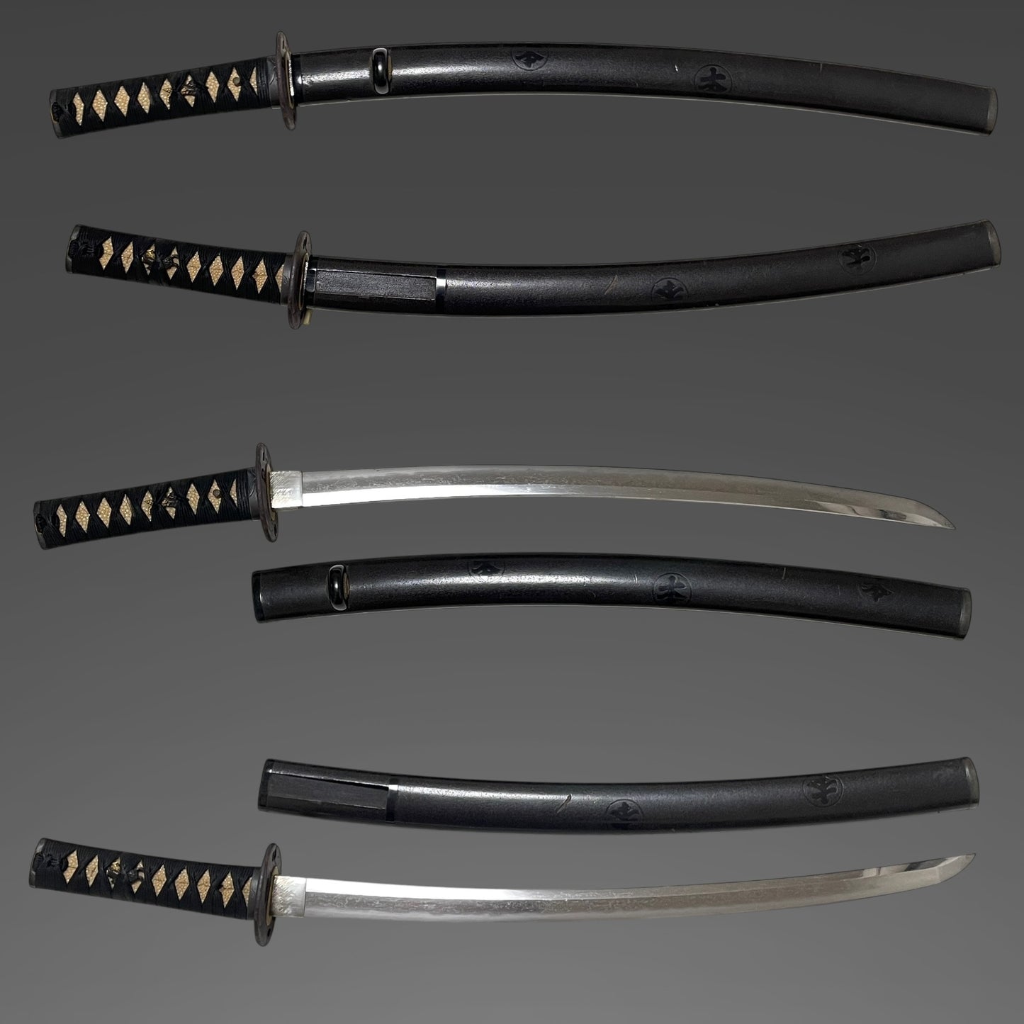 Katsumitsu 勝光 signed Wakizashi, Shibuichi Fuchikashira, Muromachi period, with Shirasaya