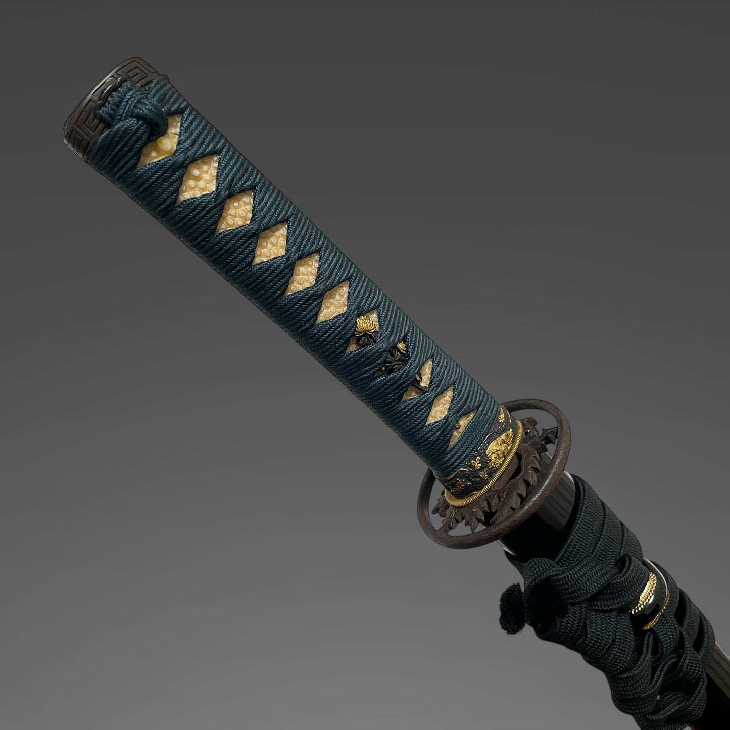 Kanemoto 兼元 signed Long WAKIZASHI, Boar Fuchikashira, Edo period