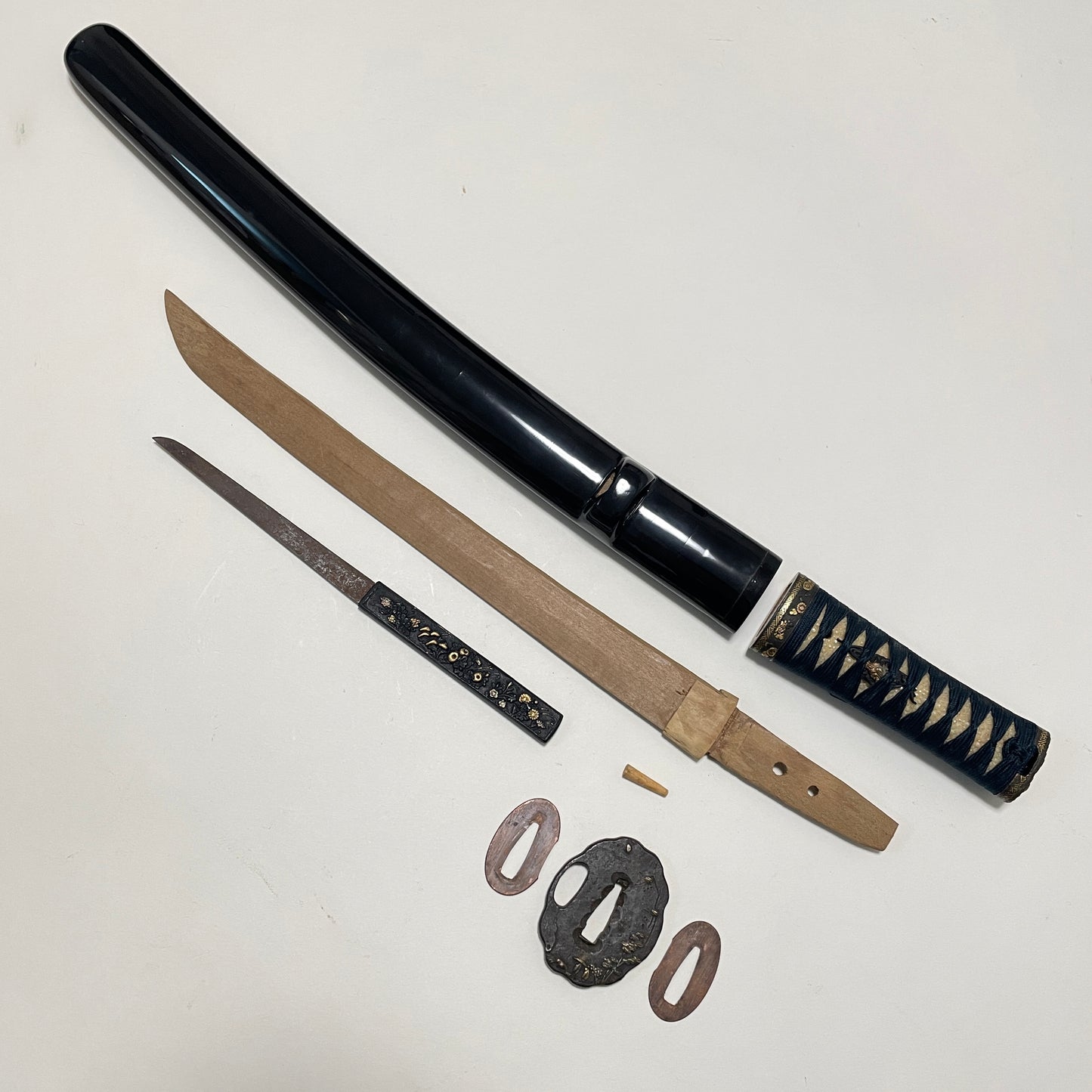 Authentic Koshirae for Tanto or Short Wakizashi, with Kozuka, Flower Fuchikshira