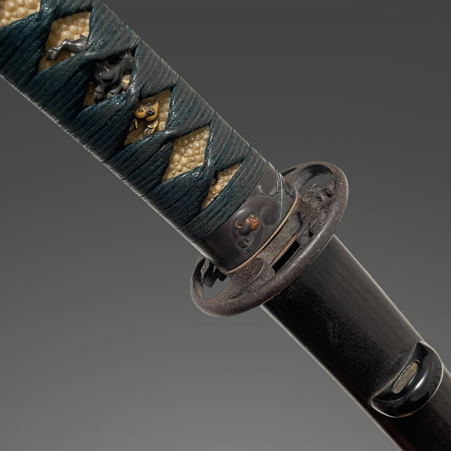 Bizenkokuosa 備前国長 signed Wakizashi, Monkey Fuchi, Mt.Fuji Kozuka, Muromachi period