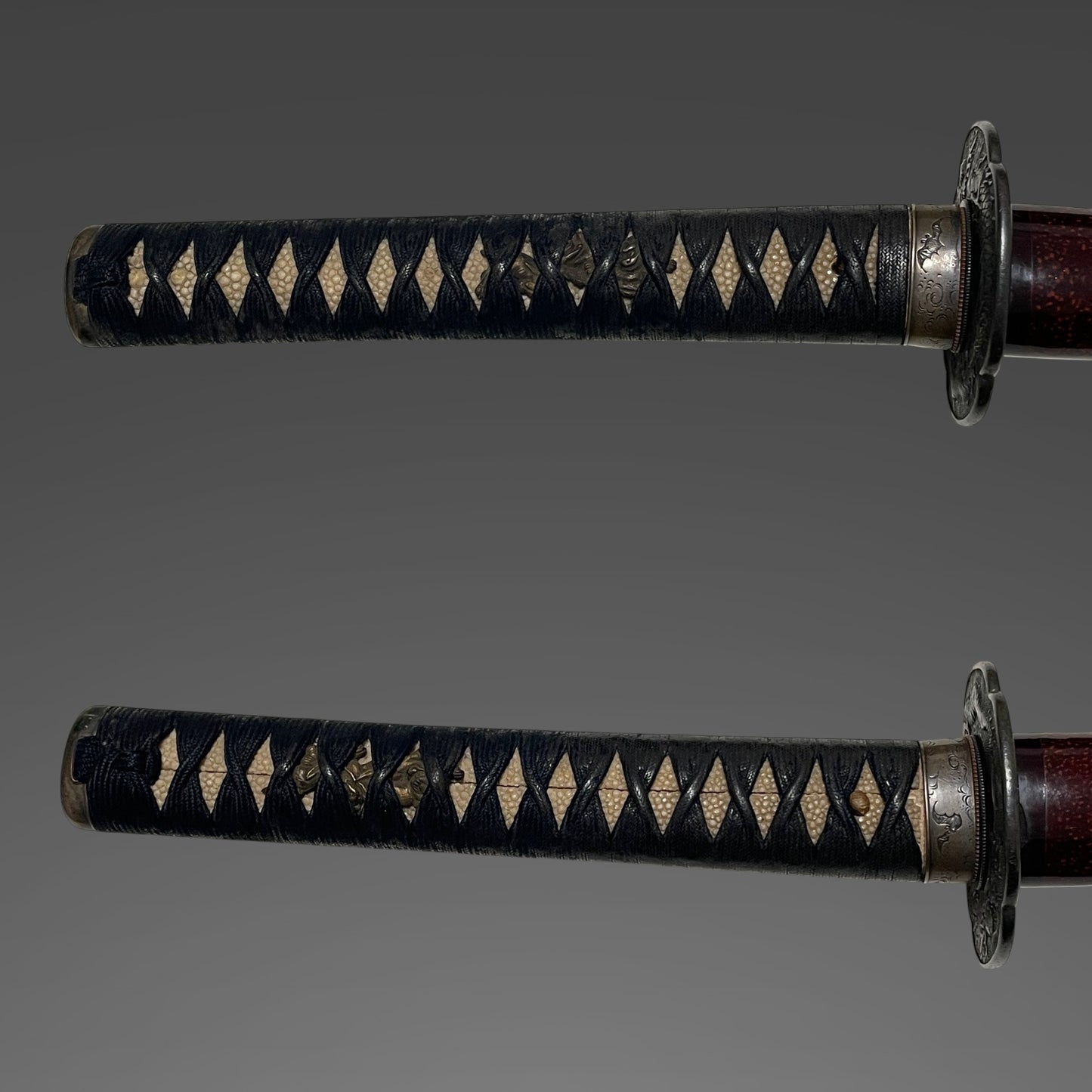 Red Long KATANA, Bat Fuchikashira, Dragon Tsuba, Inrokizami-Saya 印籠刻鞘, Edo period mumei