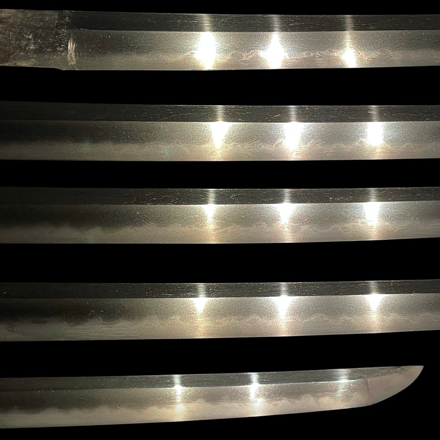 Gunome-Hamon 互の目刃文 Long WAKIZASHI, 十三 signed, Late Muromachi period