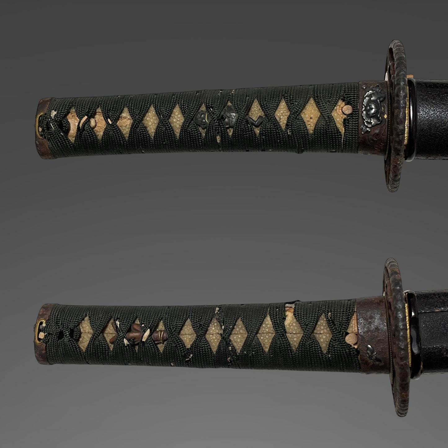 Amazing Hamon Wakizashi, Interesting Menuki, Peony Fuchikashira, Edo period mumei