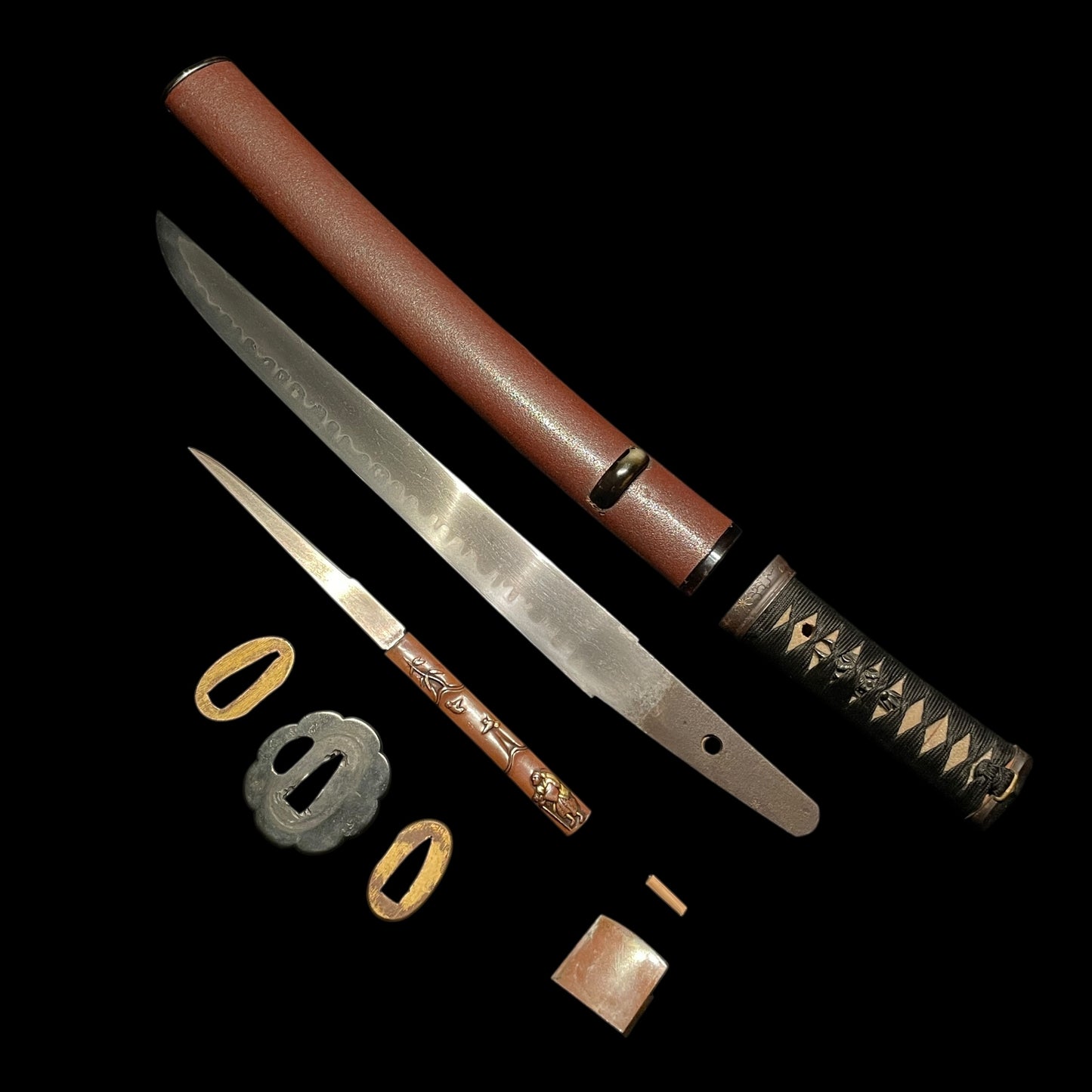 Red TANTO with KOZUKA, Gunome Hamon Thick Blade, Edo period mumei