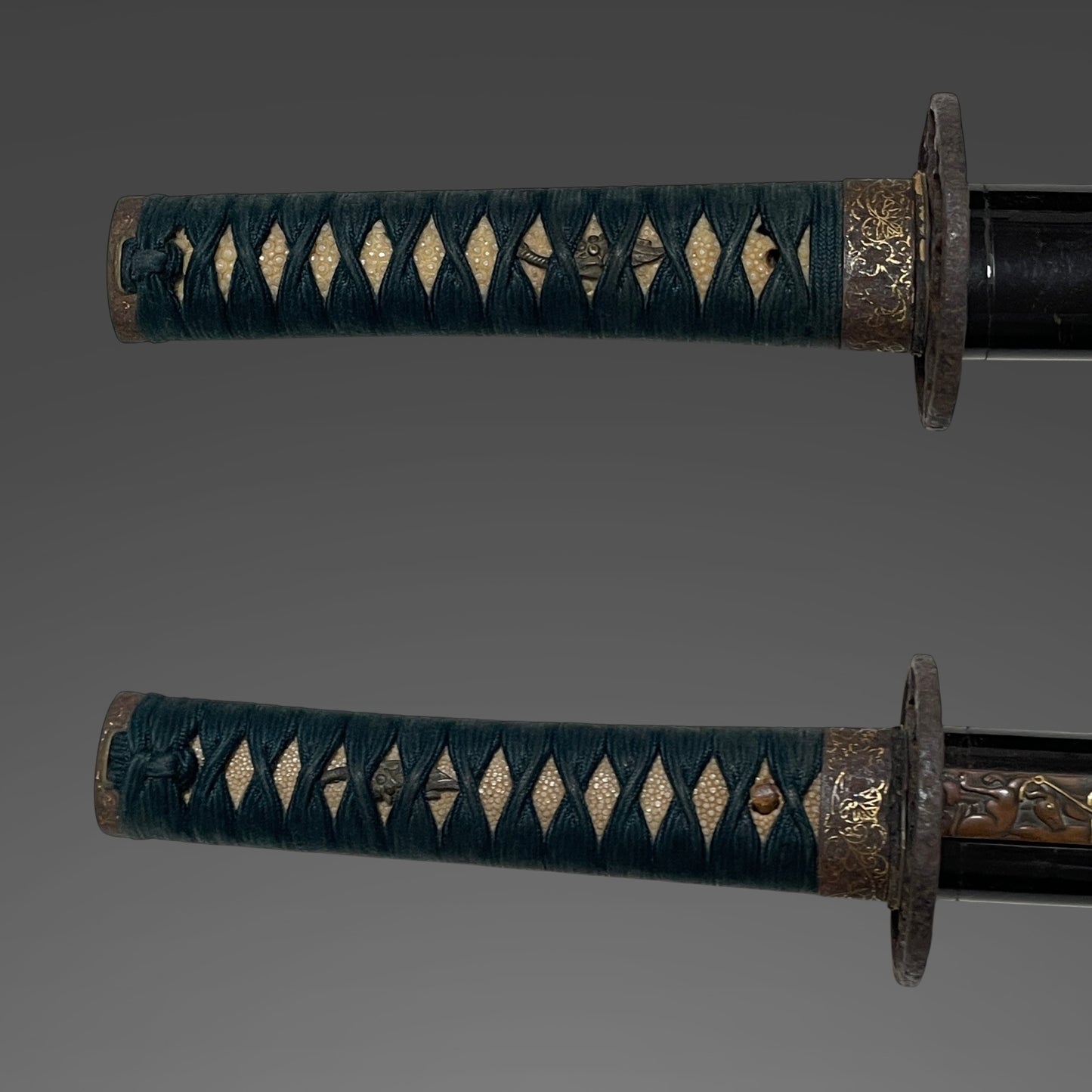 Izuminokami Kunisada 和泉守國貞 signed Wakizashi, with Kozuka, Edo period