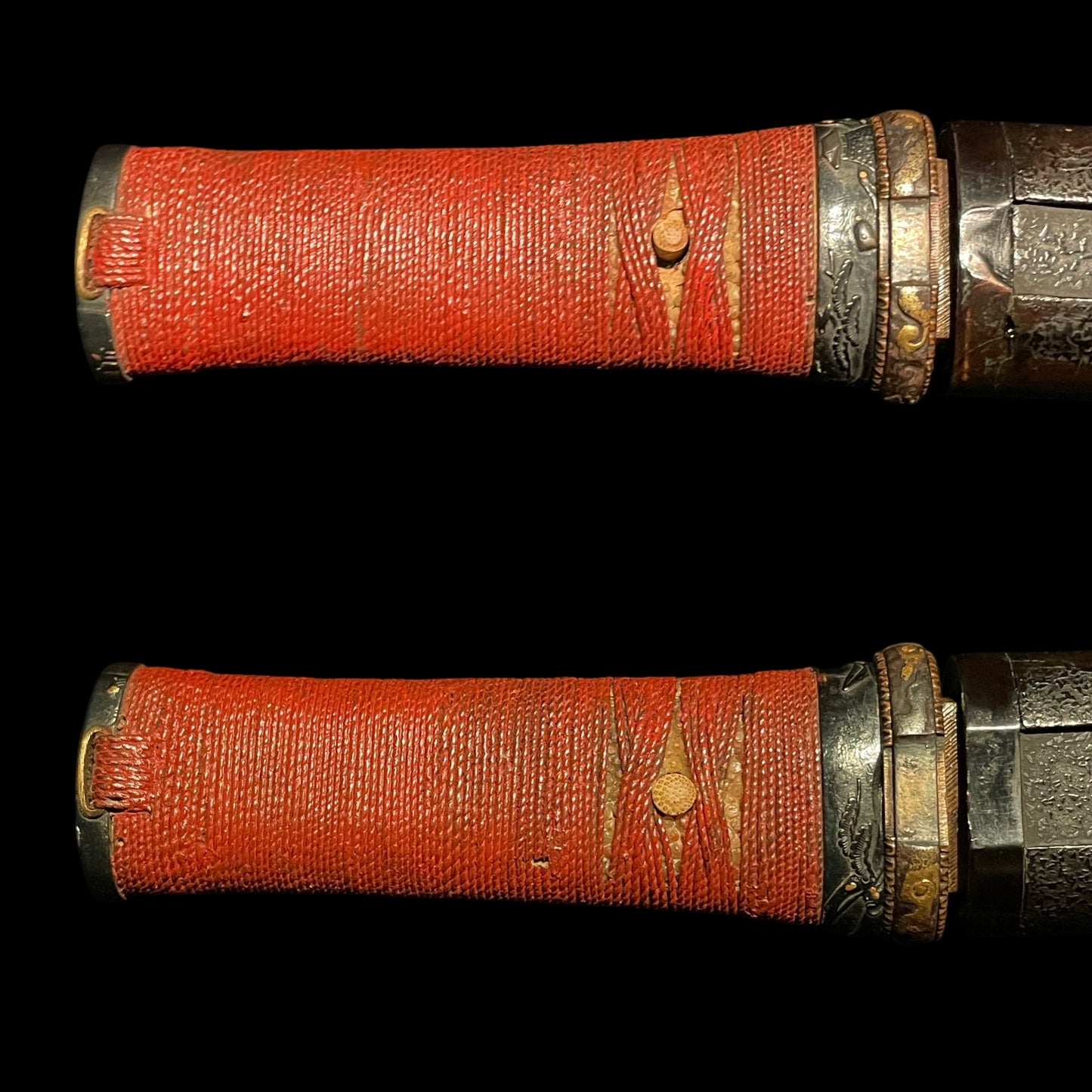 Hirazukuri Red TANTO, Yodomeisho 淀名所 Fuchikashira, with Shirasaya