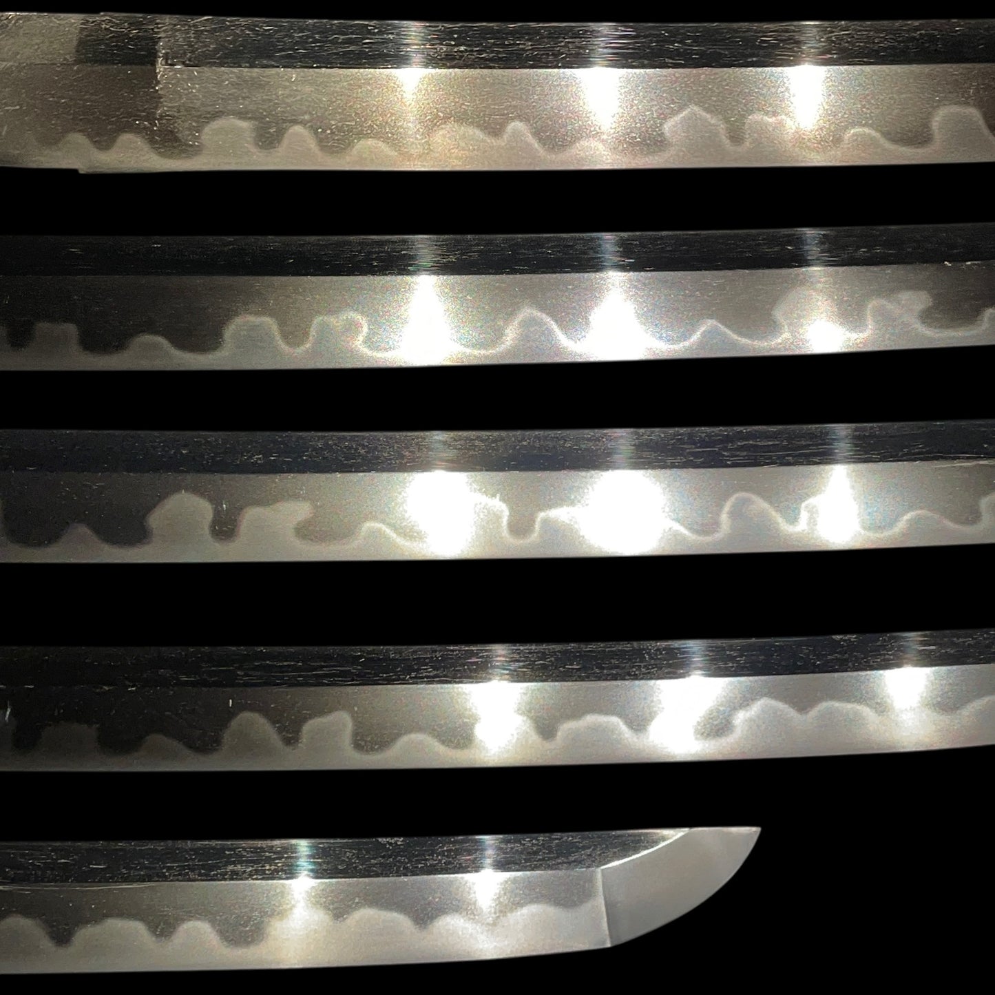 Amazing Gunome-Choji Hamon 互目丁子刃文, Ujifusa 氏房 signed WAKIZASHI, Edo period