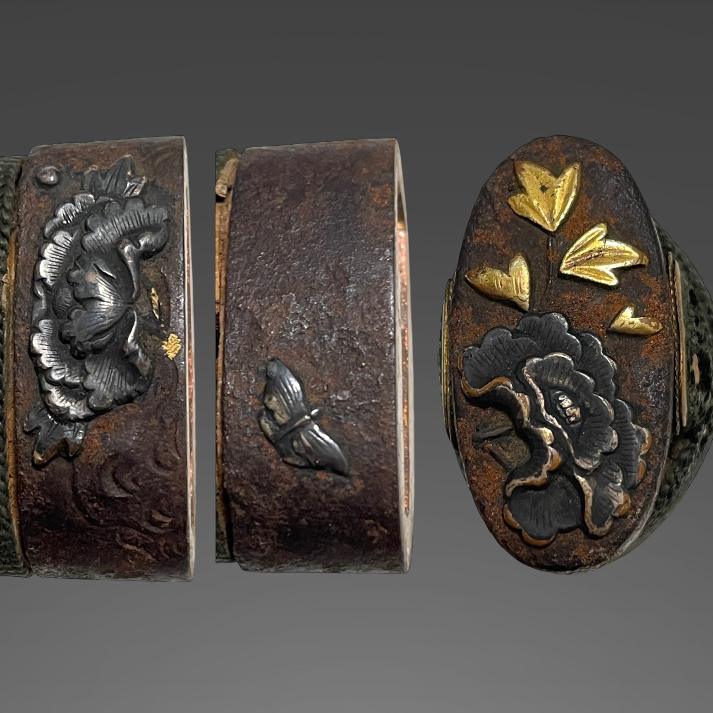 Amazing Hamon Wakizashi, Interesting Menuki, Peony Fuchikashira, Edo period mumei