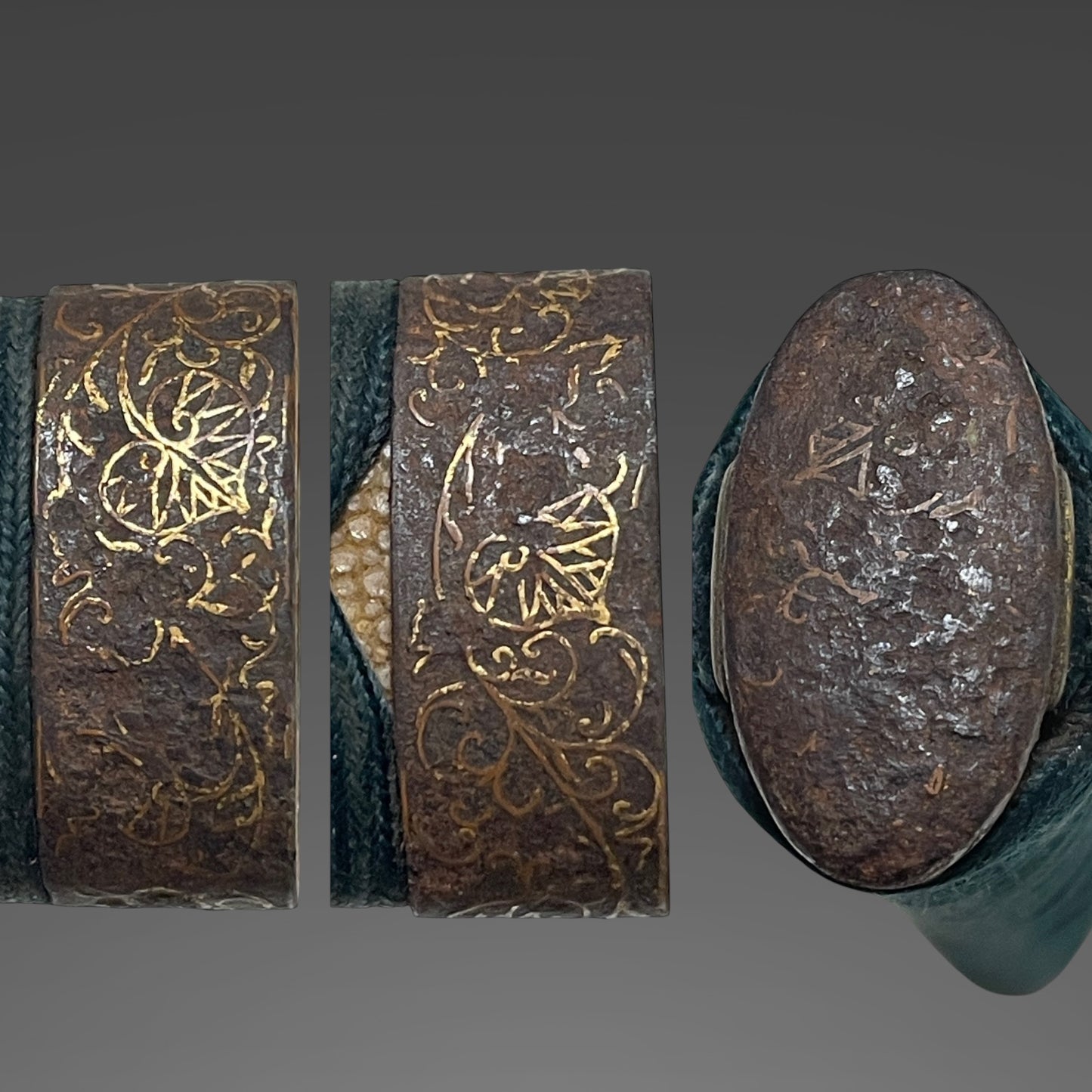 Izuminokami Kunisada 和泉守國貞 signed Wakizashi, with Kozuka, Edo period