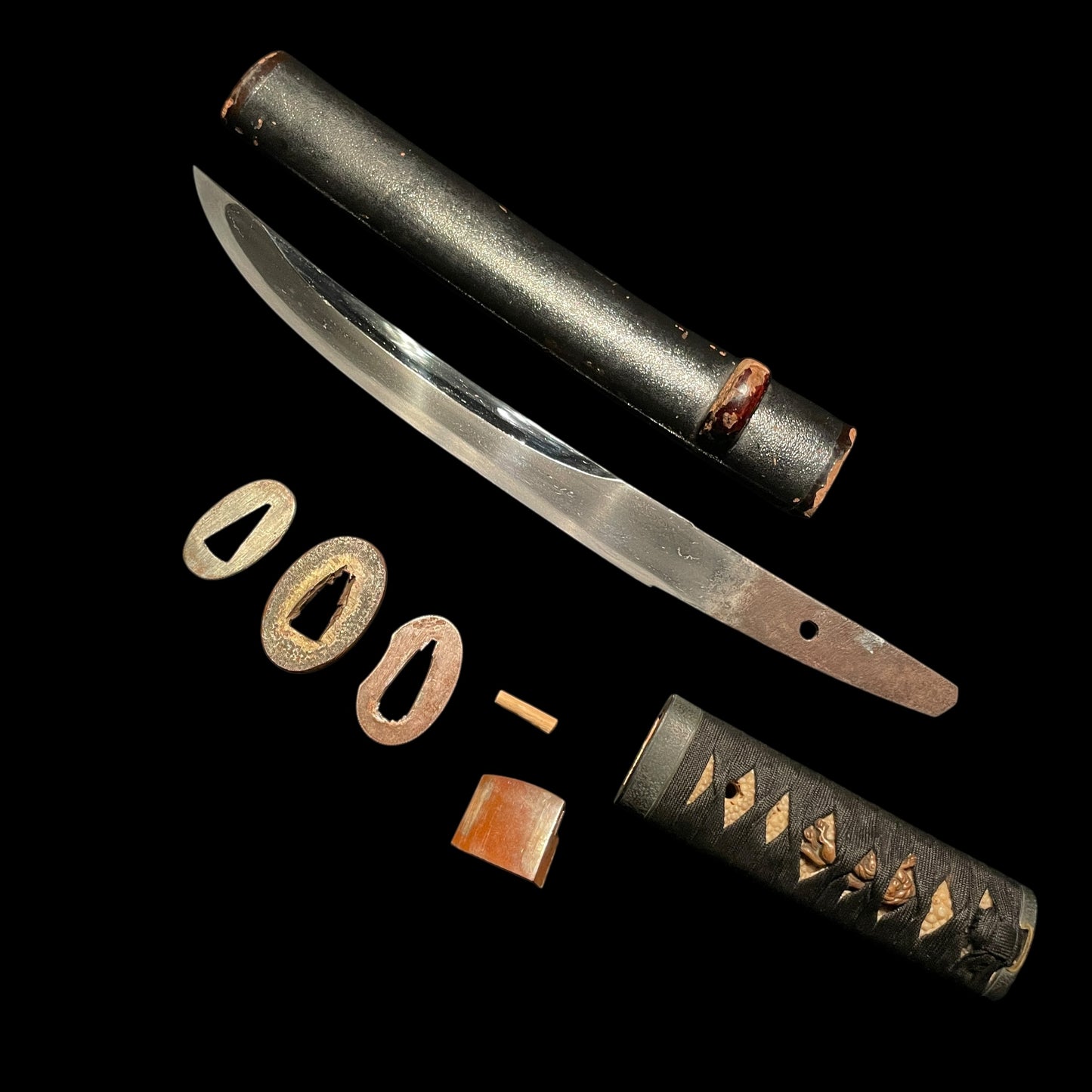 Rare style UNOKUBI 鵜首 TANTO, with Shirasaya, Edo period mumei