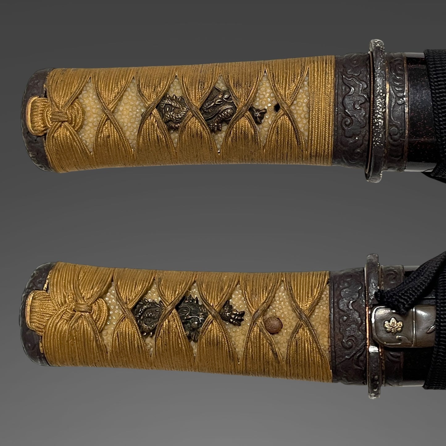 Dragon Fittings Unokubi TANTO, Moritsugu 守次 signed, with Kozuka, Late Edo period