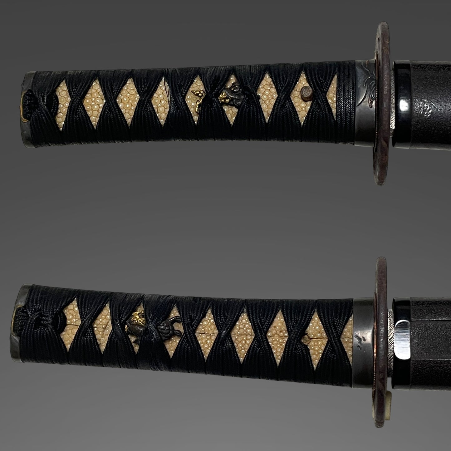 Katsumitsu 勝光 signed Wakizashi, Shibuichi Fuchikashira, Muromachi period, with Shirasaya