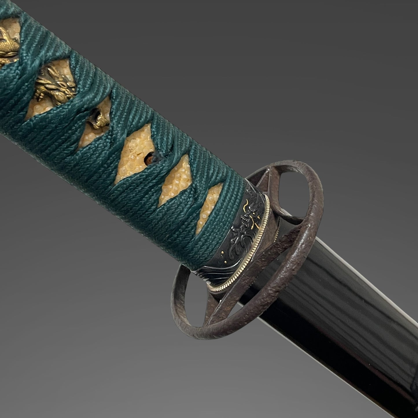 Dragon Fuchikashira KATANA, Sakakura Gonnoshin Terukane 坂倉言之進照包 signed, Itomaki Sukashi Tsuba