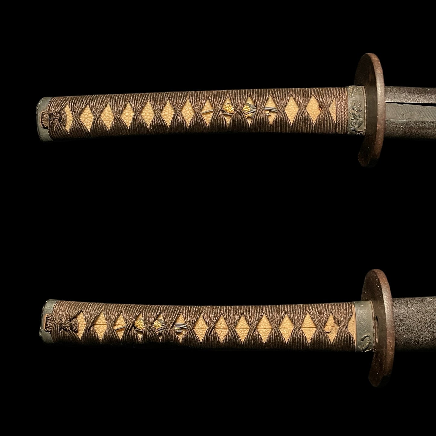 Fuyuhiro 冬広 Long KATANA, 鬼 Demon Kojiri, Dragon Fuchikashira, Muromachi period