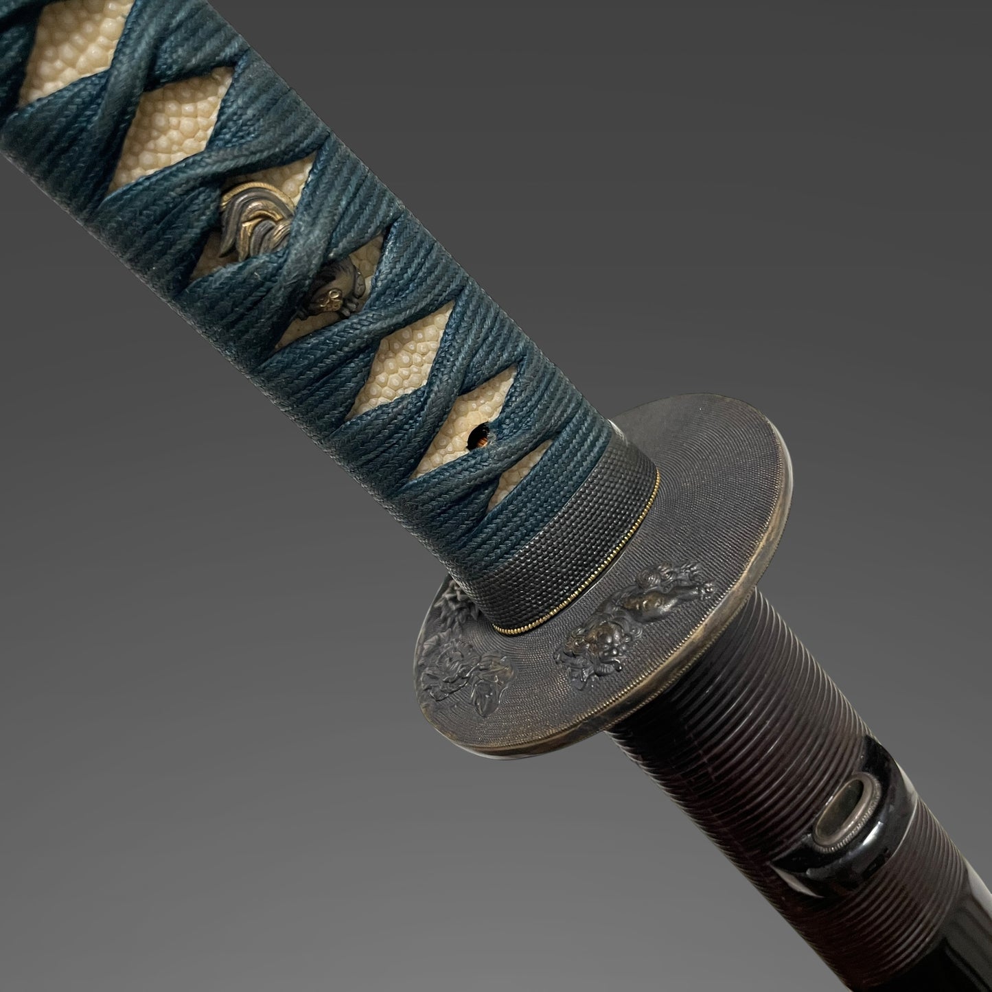 Katsushige 勝重 signed Long Wakizashi, Botanjishi Tsuba, Dragon Kozuka, Edo period