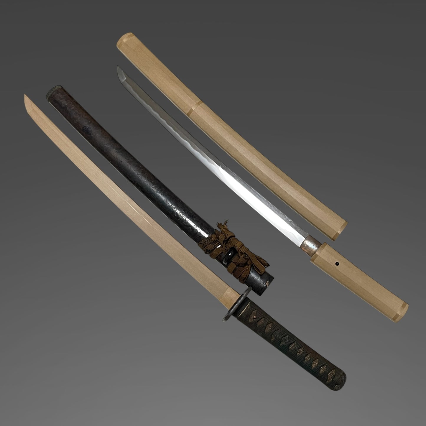 Mutsunokami Kaneyasu 陸奥守包保 (Hidarimutsu 左陸奥) signed Long Wakizashi, Early Edo period