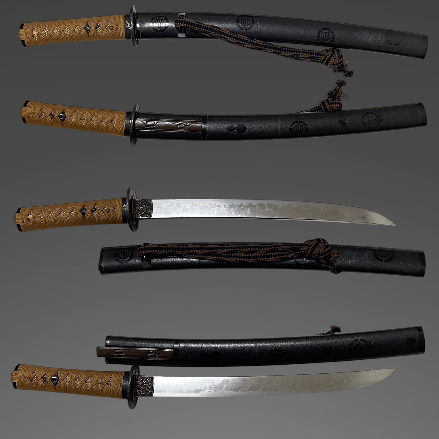 HITATSURA 皆焼 Wakizashi, Dragonfly Tsuba, Family crest Scabbard, Muromachi period mumei