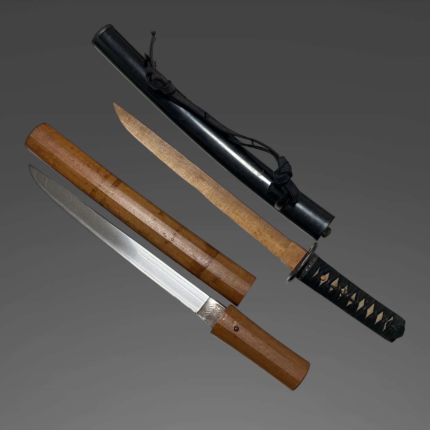 Toshinaga 利壽 signed Fuchi, Black TANTO with Kozuka, Muromachi period mumei, with Shirasaya