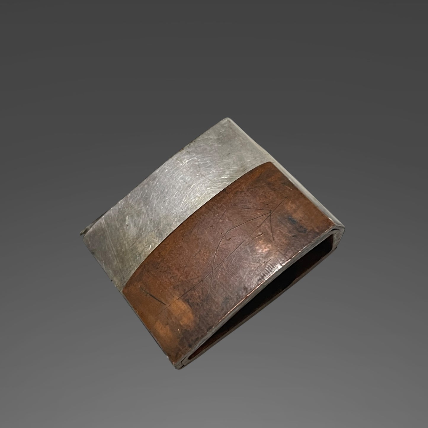 Tsutamon Fuchikashira 蔦紋縁頭 Long Wakizashi, Shakudo Shishi Menuki, Edo period mumei