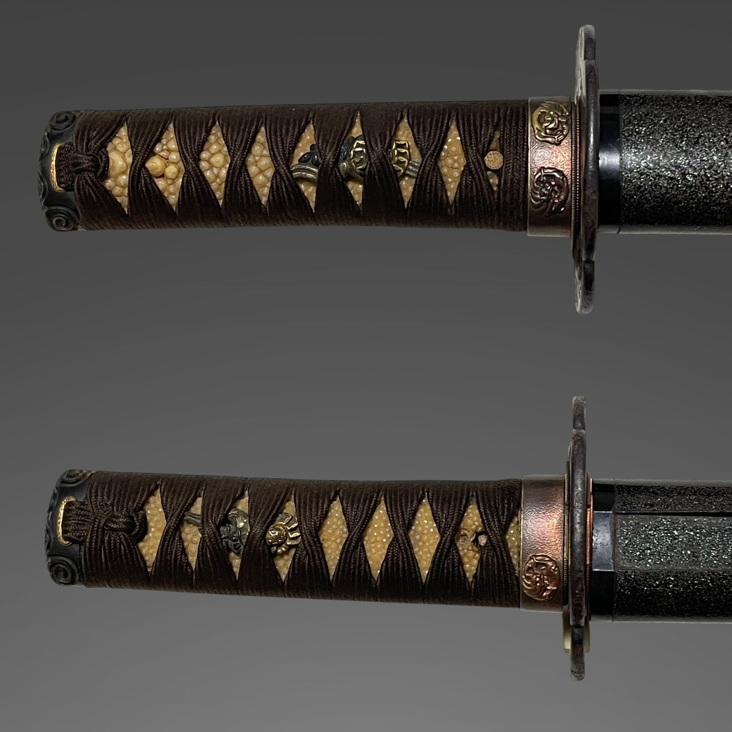 Takadaju Yukimitsu 高田住行光 signed Wakizashi, Guribori 倶利彫り Kashira, Sadatoshi signed Fuchi
