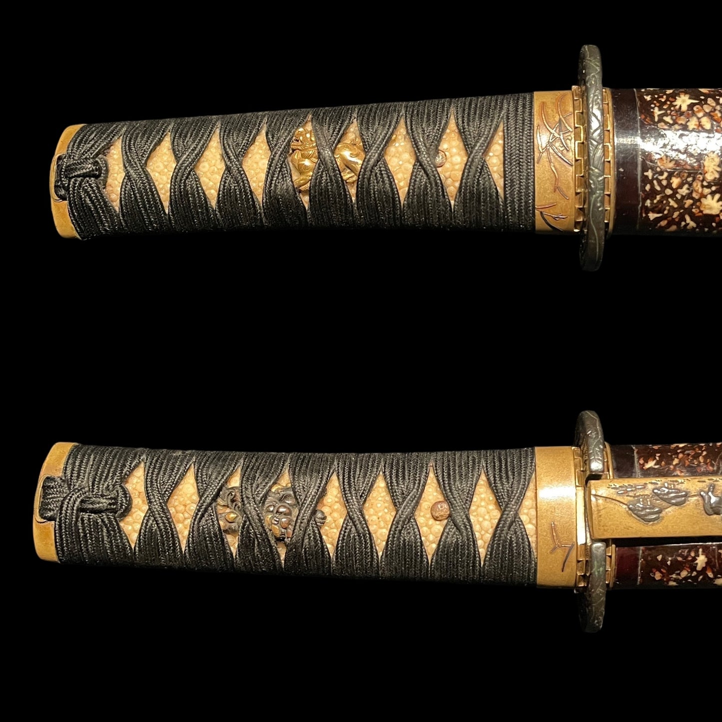 Kunisuke 國助 signed TANTO, Brass Fuchikashira and Kozuka, Muromachi period