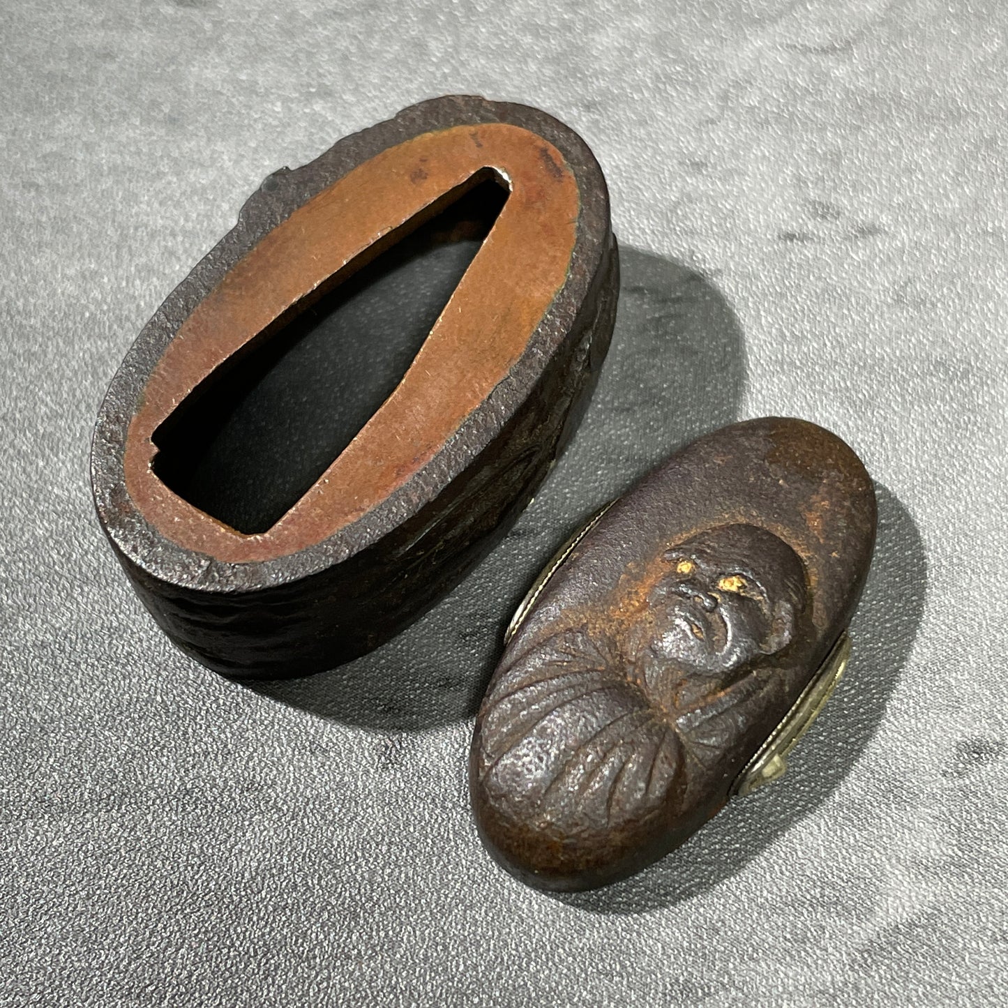 Daruma 達磨 Fuchikashira, Iron back, Edo period, with BOX