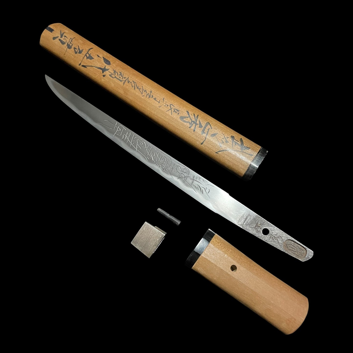 HORIMONO 彫物 TANTO, 南無妙法蓮華経(Namu Myōhō Renge Kyō), Masahide 正秀 signed, Sayagaki 鞘書