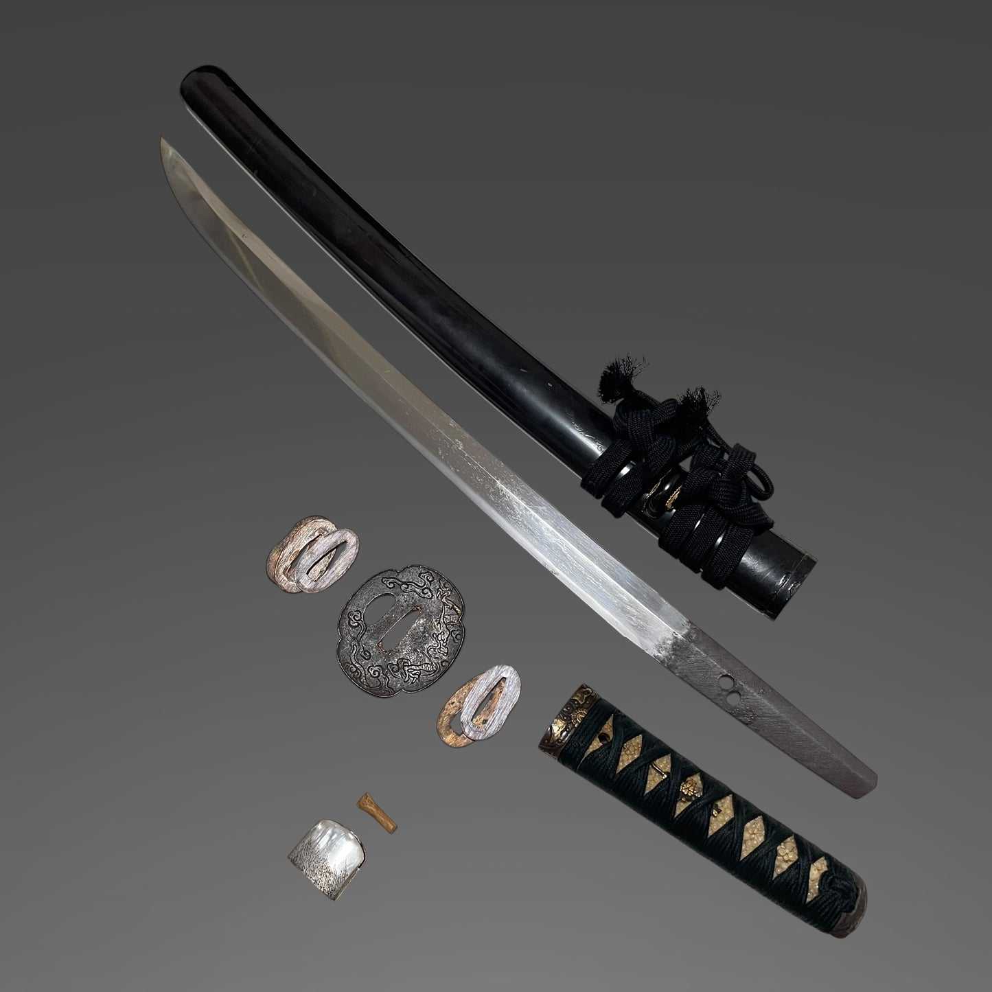 Dragon Tsuba, Shobuzukuri Wakizashi, Muromachi period mumei